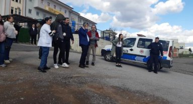 Okul çıkışı bıçaklı kavga: 1 yaralı