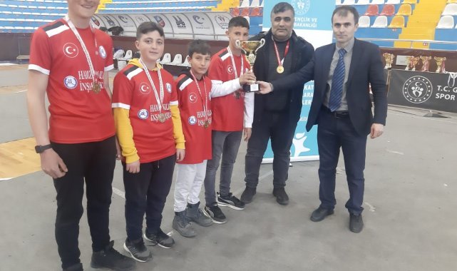 Okul sporlarında iki şampiyonluk