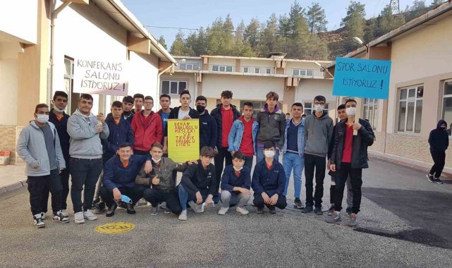 Okullarının 12 yıllık ihtiyacı konferans ve kapalı spor salonu için platform kurdular