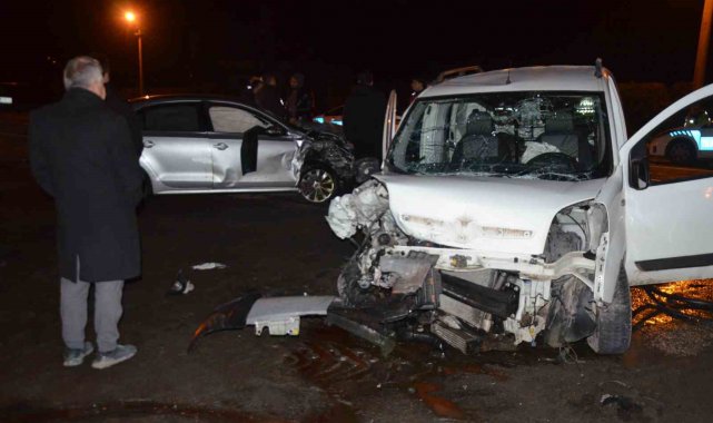 Ordu'da hafif ticari araç ile otomobil çarpıştı: 5 yaralı