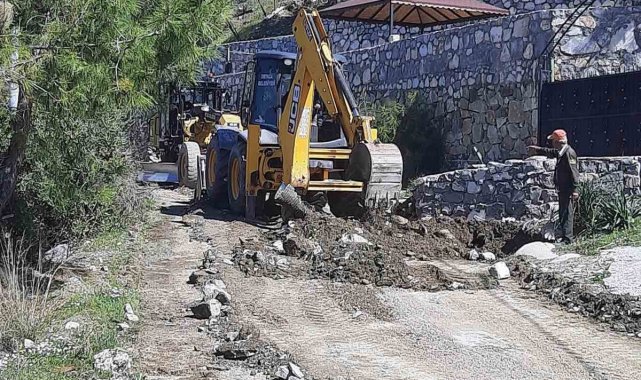 Ortaca'nın kırsal mahallelerinde yol bakım ve onarım çalışması