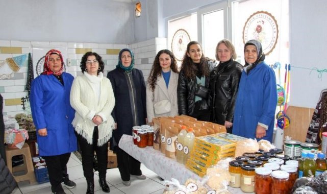 Osmaneli'nde depremzede aileler yararına hayır çarşısı kuruldu