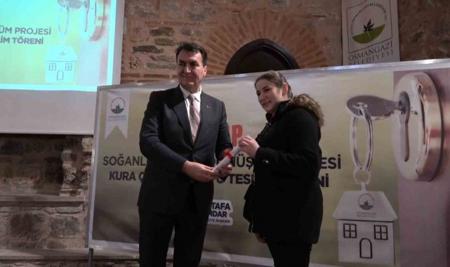 Osmangazi'de kentsel dönüşüm projesinde hak sahipleri tapularına kavuştu