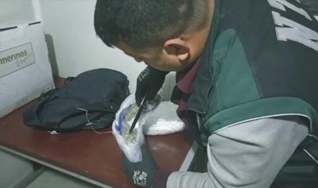 Otobüste uyuşturucuyla yakalanan 2 kişi gözaltına alındı