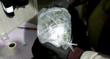 Otobüsteki yolcunun sırt çantasından uyuşturucu çıktı