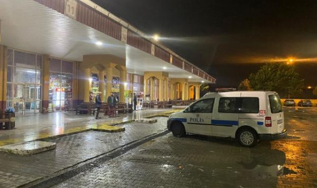 Otogarda maskeli 2 şüphelinin silahlı saldırısına uğrayıp, yaralandı