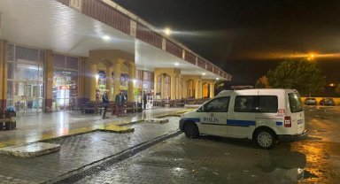 Otogarda maskeli 2 şüphelinin silahlı saldırısına uğrayıp, yaralandı