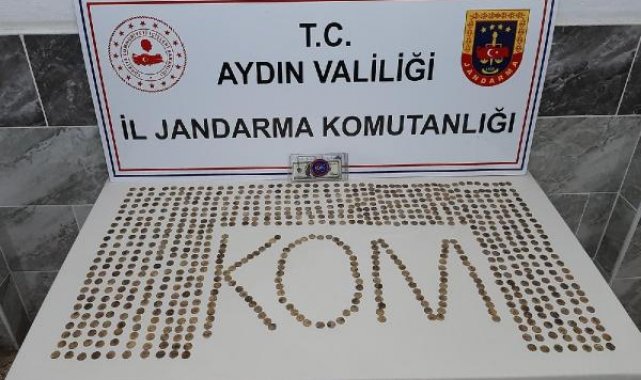 Otomobilde 757 tarihi sikke ele geçirildi; 4 gözaltı