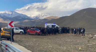 Otomobilde başından vurulmuş olarak ölü bulundu