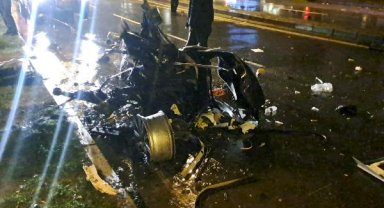 Otomobilin ikiye bölündüğü kaza, kamerada
