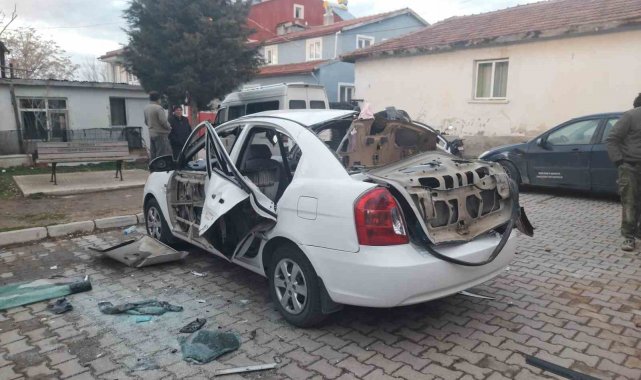 Otomobilinde sigara içmek isterken ağır yaralandı