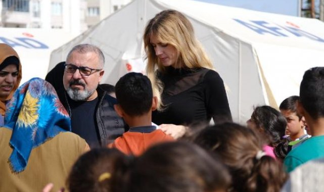 Oyuncu Wilma Elles, Afşin'de depremzede çocuklarla buluştu