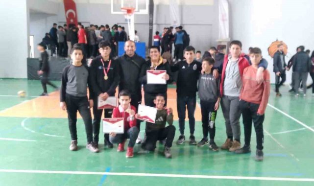 Özalp YİBO bilek güreşinde il birincisi oldu
