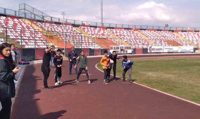 Özalplı öğrenci atletizmde il birincisi oldu