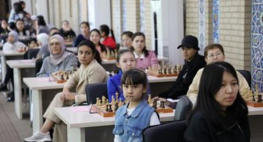 Özbekistan'da 1'inci Uluslararası Kadınlar Satranç Turnuvası başladı