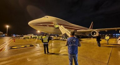 Pakistan'dan kışlık çadır taşıyan 3'üncü uçak Adana'ya indi