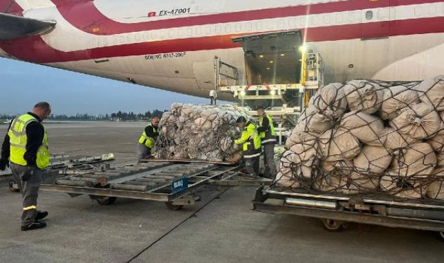 Pakistan'dan Türkiye'ye 8 charter seferi ile 9 bin 800 çadır