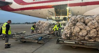 Pakistan'dan Türkiye'ye 8 charter seferi ile 9 bin 800 çadır