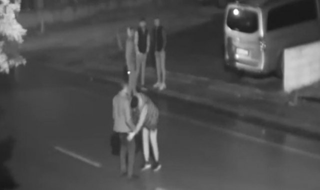 Parayı gazinoda harcayıp, çıkışta yaşlı adamı gasp ettiler