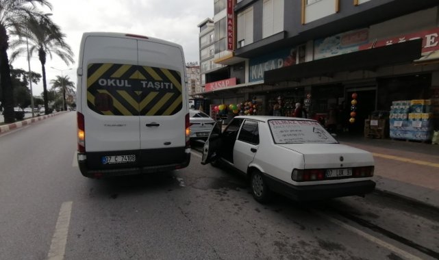 Park ettiği otomobilin kapısını açtı, hastanelik oldu