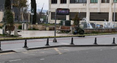Parktaki banka bırakılan çanta, fünyeyle patlatıldı