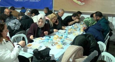 Pendik'te 560 kişi iftar çadırında ilk orucunu açtı