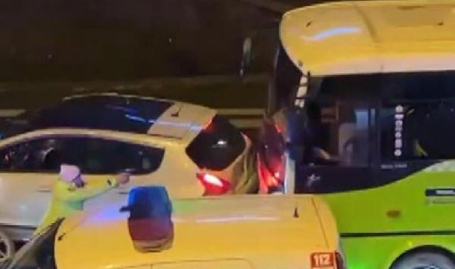 Pendik'te polisi peşine takan yolcu midibüsü İstanbul sokaklarını biribirine kattı