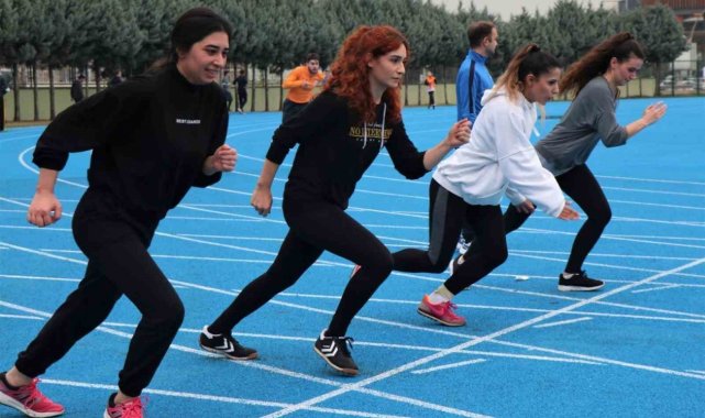 Polislik sınavlarına belediyenin imkanlarıyla hazırlanıp zafere ulaştılar
