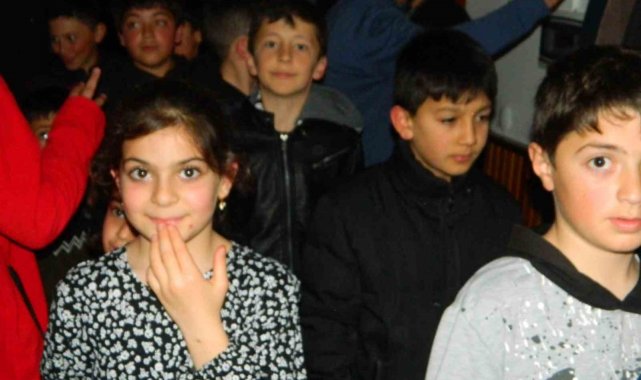 Posof'ta camiler çocuklarla şenleniyor