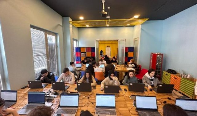 Programlama dili Python eğitimleri Akademi Beyoğlu'nda başlıyor