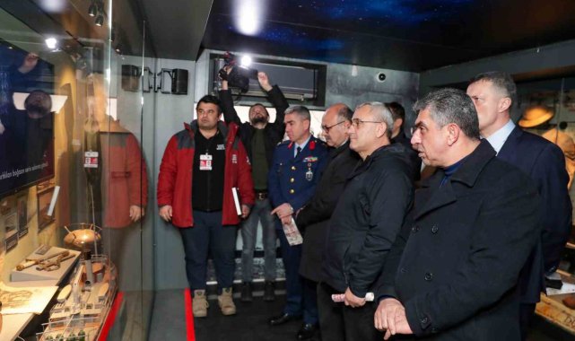 Protokol, Çanakkale Savaşları Mobil Müzesi Tırı'nı ziyaret etti