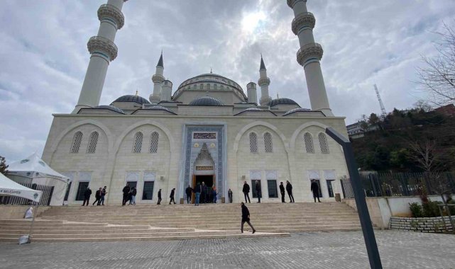 Ramazan Ayı'nın ilk cumasında camiler doldu