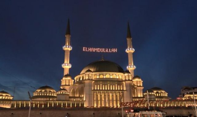 Ramazan Ayı'nın simgesi mahyalar camileri süslemeye başladı
