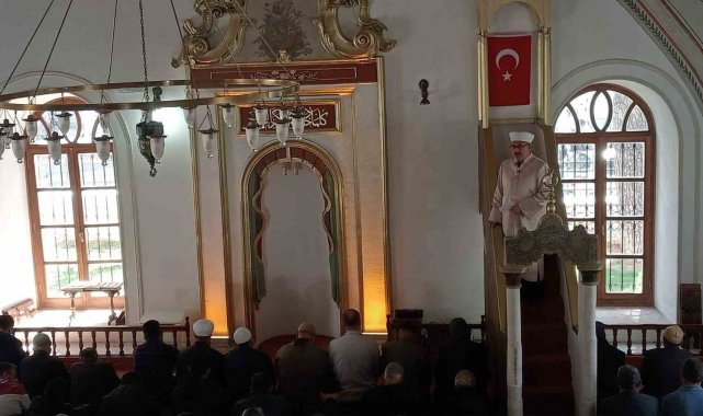 Ramazan ayının ilk Cumasında Muğlalılar Kurşunlu Camii'ni hınca hınç doldurdu