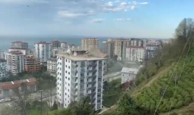 Rize'de fırtına; çatı uçtu, minare devrildi