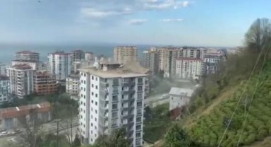 Rize'de fırtına; çatı uçtu, minare devrildi