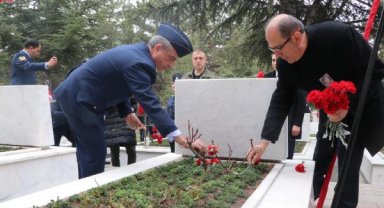 Sabiha Gökçen, mezarı başında anıldı