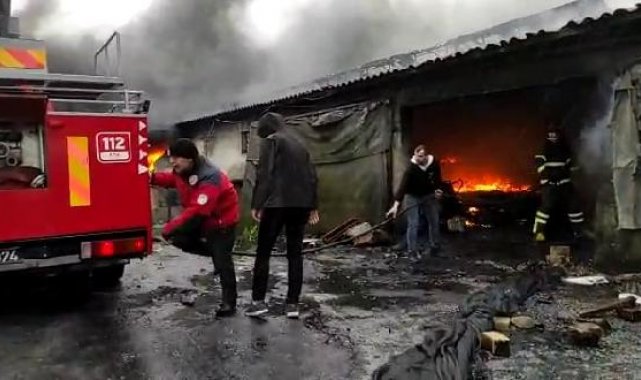 Sakarya'da, mangal kömürü üretim tesisinde yangın çıktı