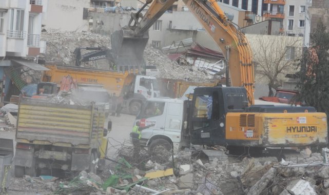 Samandağ enkaz kaldırma ve yıkım çalışmaları 9 mahallede devam ediyor