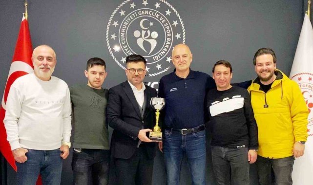 Şampiyonlar kupayı Yazıcı'ya getirdi