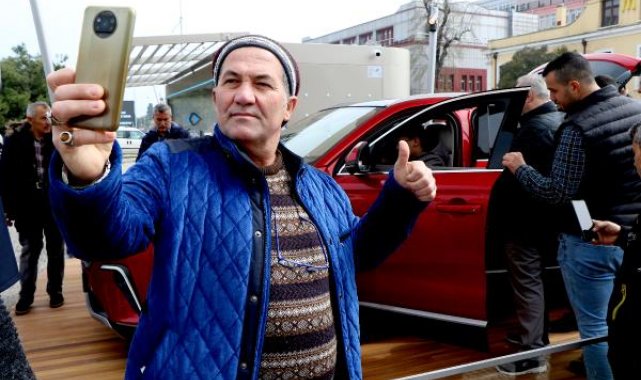 Samsun'da sergilenen Togg'a yoğun ilgi