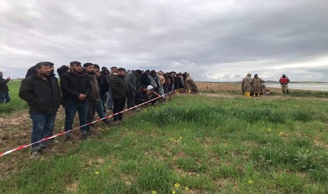Şanlıurfa'da tırıyla sele kapılan sürücüyü arama çalışmaları sürüyor