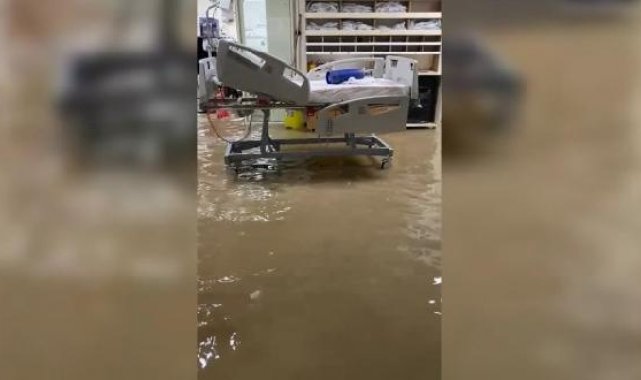 Şanlıurfa sele teslim oldu; hastane acil servisini su bastı, okullar tatil edildi