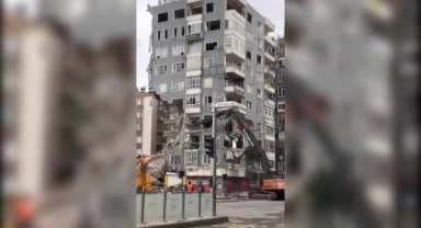 Şanlıurfa'da 40 yıllık hasarlı bina, 15 saniyede yıkıldı