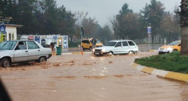 Şanlıurfa'da sağanak yağış etkili oldu