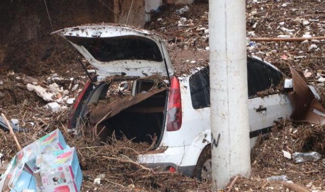 Şanlıurfa'daki sel felaketinde ölü sayısı 13 oldu; çamur temizleniyor