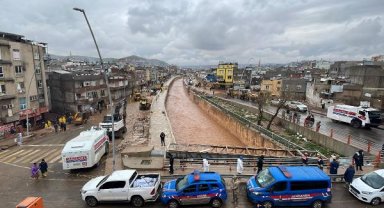 Şanlıurfa'daki selde 3 bin 154 kişi zarara uğradı, kayıp TIR şoförü aranıyor