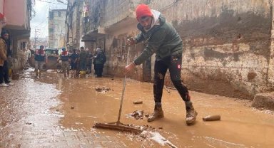 Şanlıurfa'daki selde yüzme antrenörü 5 çocuğu kurtardı
