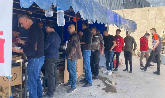 Şaphane aşevinden depremzedelere sıcak yemek hizmeti