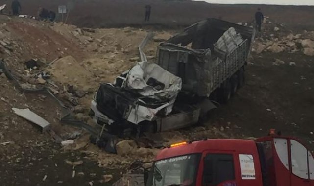 Şarampole devrilen TIR'ın şoförü hayatını kaybetti